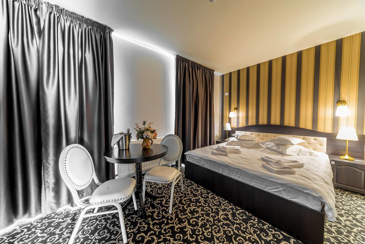 Hotel Complex Havana ตือร์กูออกนา ภายนอก รูปภาพ